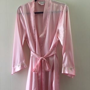 Robe and night gown set